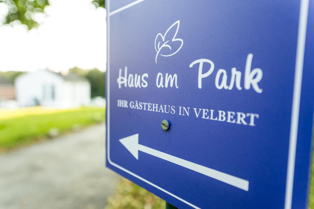 Haus Am Park - Ihr Gaestehaus In Velbert Buitenkant foto