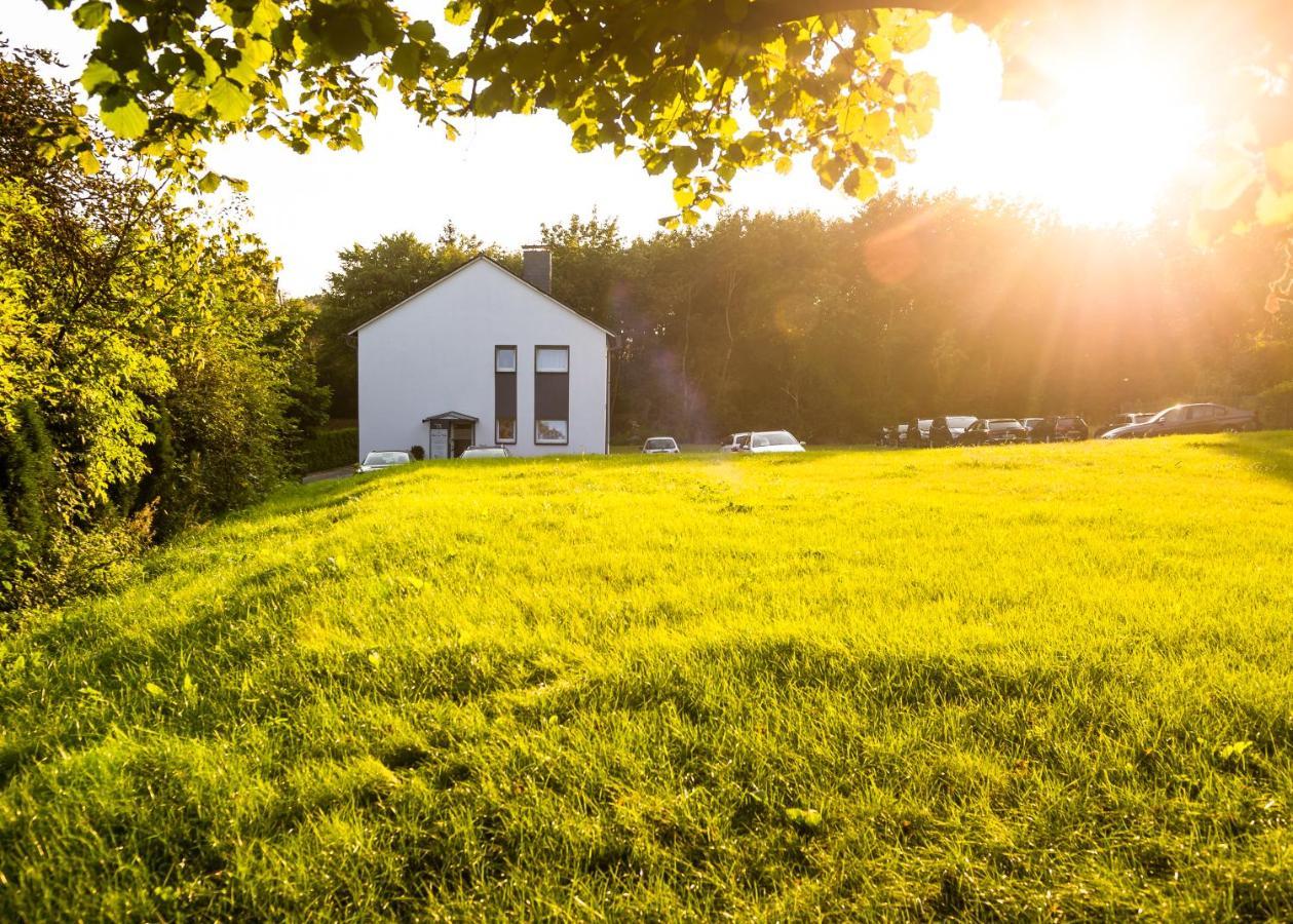 Haus Am Park - Ihr Gaestehaus In Velbert Buitenkant foto